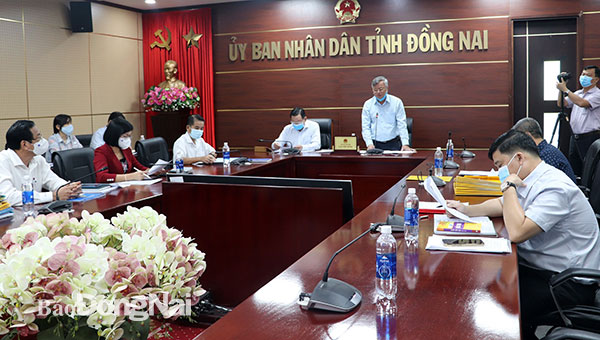 Chủ tịch UBND tỉnh Cao Tiến Dũng phát biểu những khó khăn vướng mắc về đất đai ở Đồng Nai trong cuộc họp trực tuyến