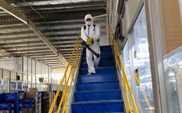 A business in Đồng Nai Province’s Biên Hòa 2 Industrial Park is disinfected. Businesses in the province are taking strict measures to protect their workers against COVID-19. – Photo baodongnai.com.vn