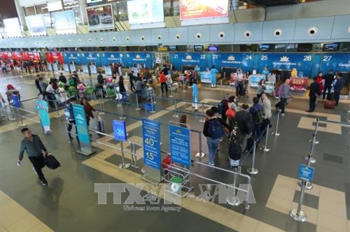  Passengers checking in at Noi Bai Airport__Photo: VNA