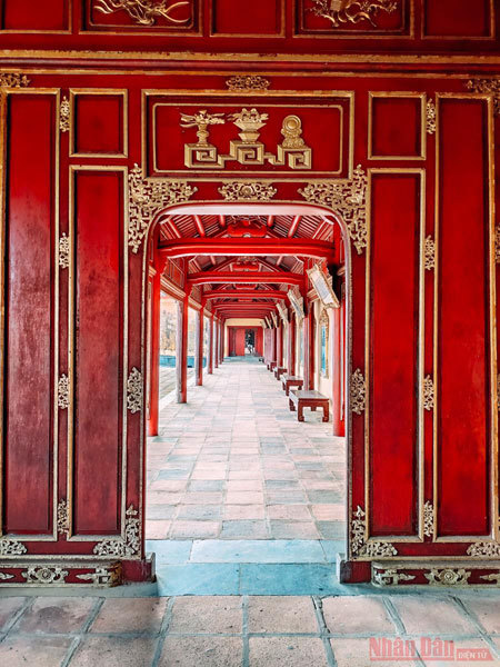 Over 200 years, wars, natural disasters and time caused the corridor system to be severely destroyed and by the 1990s, it was completely collapsed, leaving only the foundations. The corridors in the Tu Cam Thanh Hue have now been restored by the Hue Monuments Conservation Centre according to the strict regulations of UNESCO.