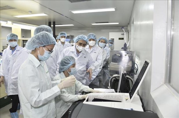 Prime Minister Pham Minh Chinh at the Vaccine and Biological Production Company No. 1  (Photo: VNA)