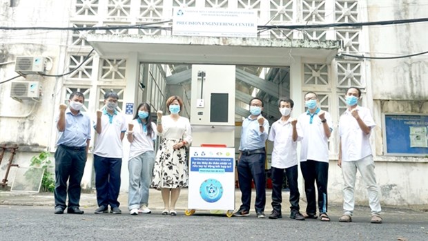 First-year students and lecturers at the University of Technology VNUHCM have developed an IoT-integrated automatic body temperature measurement and hand-washing machine for COVID-19 prevention and control. — Photo courtesy of the university