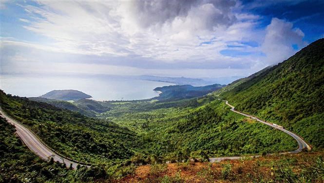 Hai Van signifies 'Sea Cloud' because the peak of the mountain is in the clouds, whereas its foot is close to the sea. 