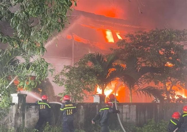 Firefighters work to extinguish a raging fire at Ariang Chemical Co. in Dong Nai Province - PHOTOS: TNO