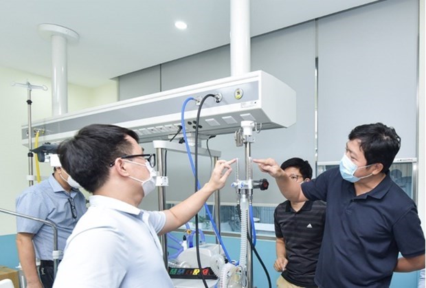 BKVM-HF1 is a high flow nasal cannula (HFNC) produced by the Hanoi University of Science and Technology (HUST) in cooperation with VMED Group. 