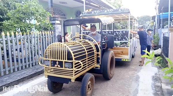 Mô hình Siêu thị di động 0 đồng tại xã Gia Tân 2 (H.Thống Nhất) chăm lo cho người dân có hoàn cảnh khó khăn trong vùng phong tỏa để phòng dịch Covid-19. Ảnh: Văn Chính