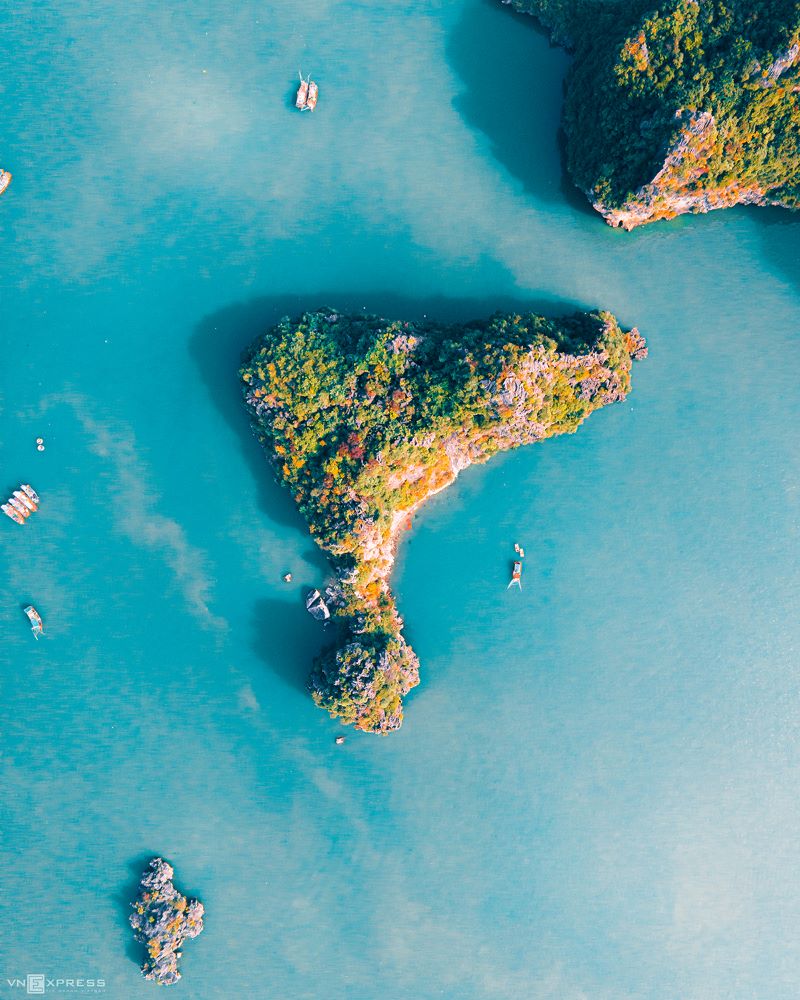 A corner of Ha Long Bay, a UNESCO heritage site and a popular tourist hotspot in the northern Quang Ninh Province, is humorously likened by the young photographer as "chicken thighs" from above.  Since its recognition as a UNESCO natural world heritage in 1994, Ha Long Bay has found a spot on the global tourism map, with travel bloggers and filmmakers hailing its emerald waters and thousands of towering limestone pillars topped by rainforests.