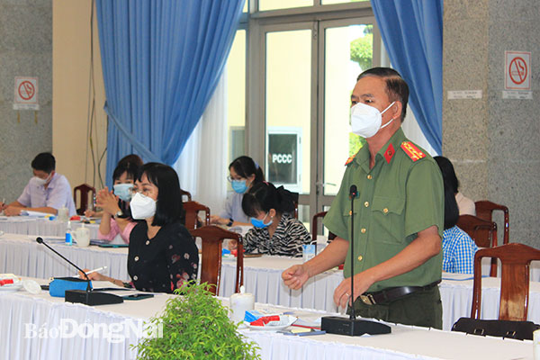 Phó giám đốc Công an tỉnh Trần Tiến Đạt nêu giải pháp để hạn chế việc người dân ra đường