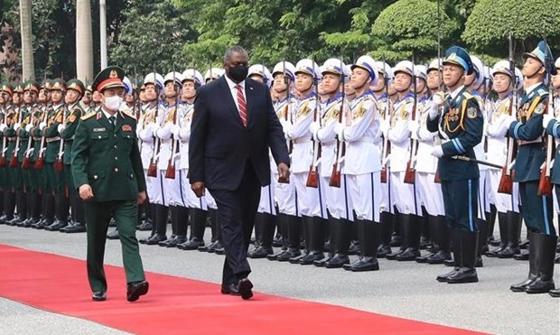 Defence Minister General Phan Van Giang and US Secretary of Defence Lloyd Austin inspect the guard of honour of the Vietnam People's Army at the welcome ceremony in Hanoi.