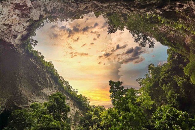 The beautiful sky viewed from Ngu Lao Hole