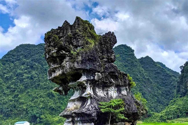 A lonesome giant limestone mass