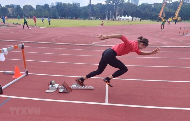 Quach Thi Lan training for the competition (Photo: VNA)