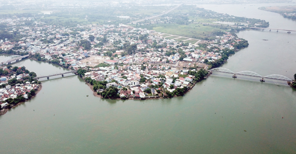Cù lao Hiệp Hòa có vị trí được “bao bọc” bởi sông Đồng Nai và sông Cái (bên trái)