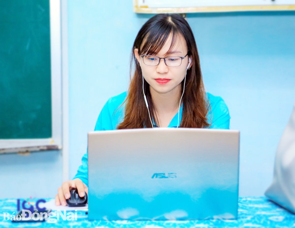 Giáo viên Trường THPT Lê Quý Đôn - Tân Mai tham gia tập huấn online. 