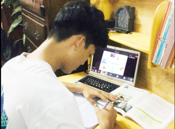 Học sinh Trường THPT Lê Quý Đôn - Tân Mai, TP.Biên Hòa học trực tuyến. Ảnh: Nhà trường cung cấp