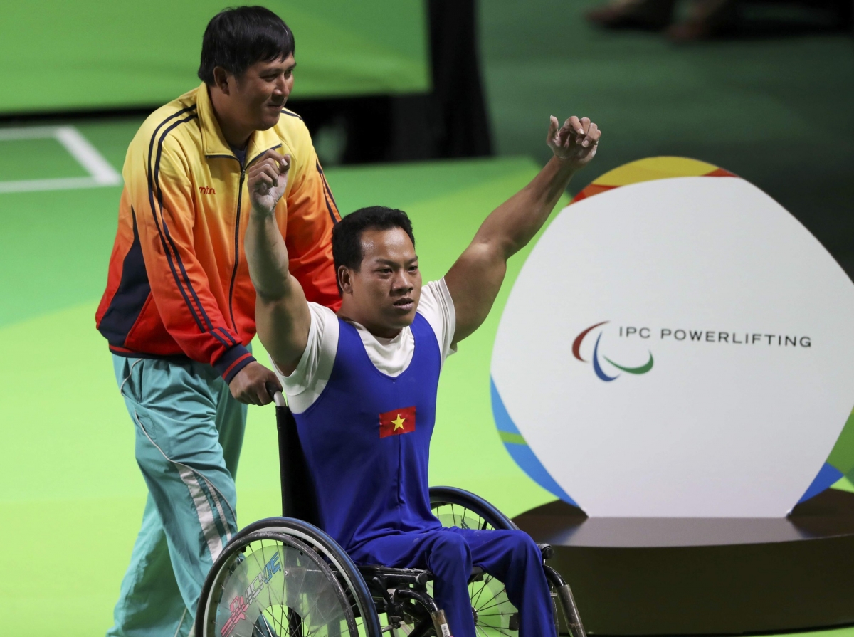 Vietnamese athletes set off for Tokyo Paralympics