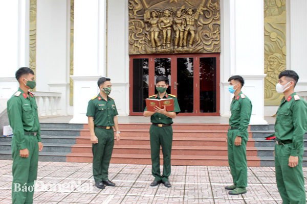 Tuổi trẻ lực lượng vũ trang tỉnh noi gương Đại tướng Võ Nguyên Giáp, quyết tâm xây dựng lực lượng vũ trang vững mạnh toàn diện. Ảnh: Nguyệt Hà