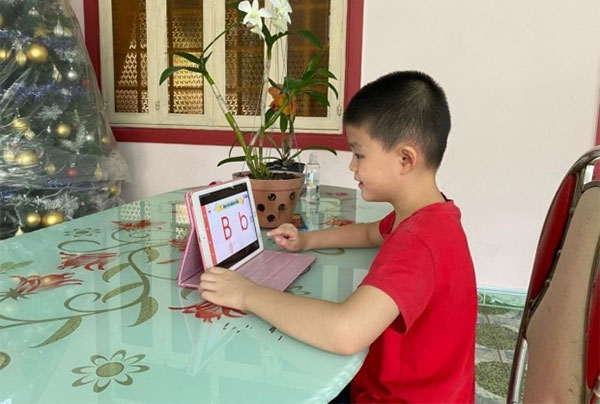 Bé Gia Huy học âm B môn tiếng Việt 1 trên HOC247 Kids