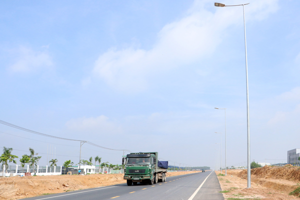 Tuyến đường kết nối cảng Phước An sẽ tiếp tục được đầu tư xây dựng hoàn thiện theo quy hoạch trong thời gian tới. Ảnh: P.TÙNG