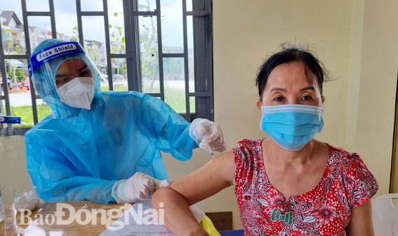 Người dân P.Tân Phong, TP.Biên Hòa tiêm vaccine phòng Covid-19 đợt 7