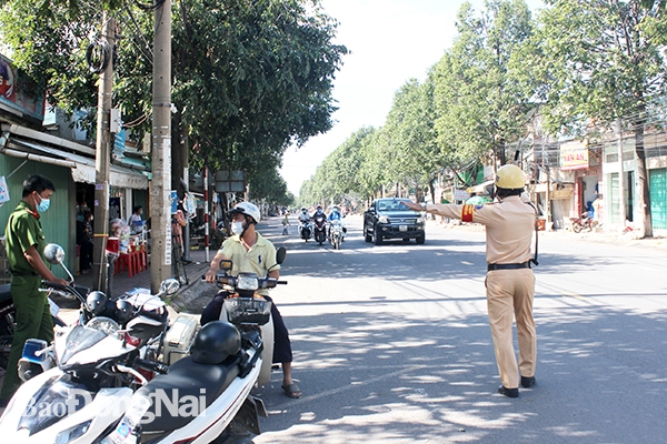 Tuần tra, kiểm soát việc đi lại của người dân trên địa bàn TP.Biên Hòa