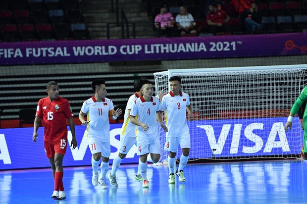 Vietnam revived their dream for the Futsal World Cup 2021 with a 3-2 win over Panama. (Photo: thanhnien.vn)