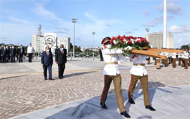 President Nguyen Xuan Phuc pays tribute to national hero José Marti.