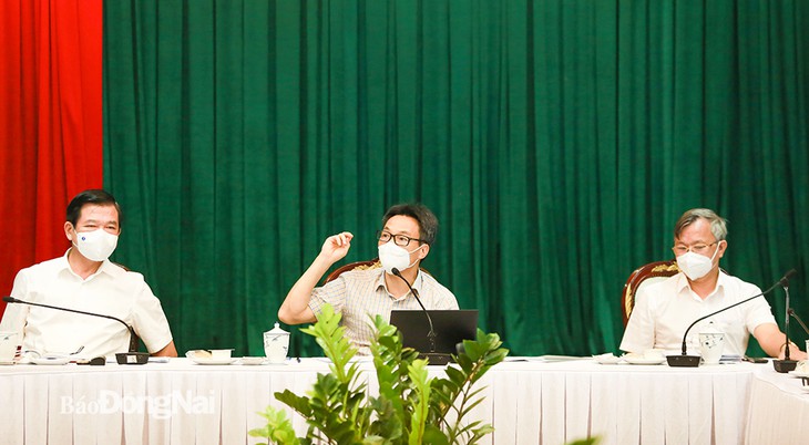 Deputy Prime Minister Vu Duc Dam speaks at the working session with Dong Nai provincial leaders, September 20, 2021. 