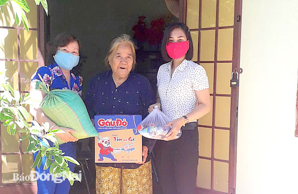 Cán bộ khu phố giỏi vận động