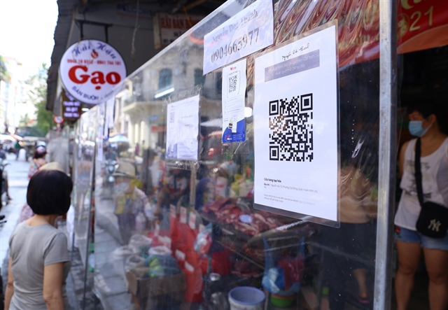 A QR code to submit health declarations on a stall in Hà Nội’s Hoàn Kiếm District. VNA/VNS Photo Hoàng Hiếu