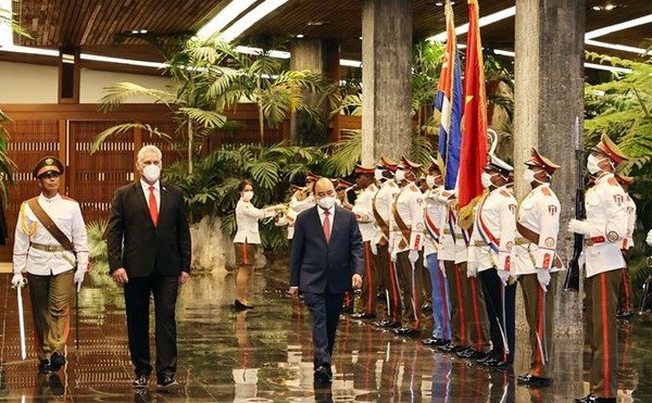 At the welcoming ceremony for President Nguyen Xuan Phuc in Havana.