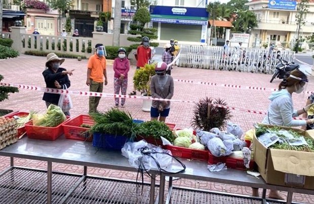 A vegetable stall of Đồng Nai Food Industry Corporation serves people in isolated areas of Biên Hòa City. 