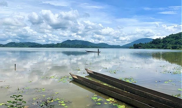 Lak lake largest freshwater lake in the Central Highlands, and the second one in Vietnam following Ba Be lake in Bac Kan (Photo: nhandan.vn)