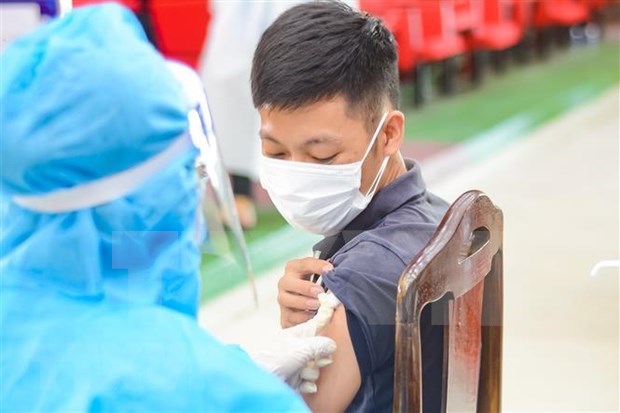 A resident in Son Tra district, Da Nang is injected with Vero Cell vaccine.