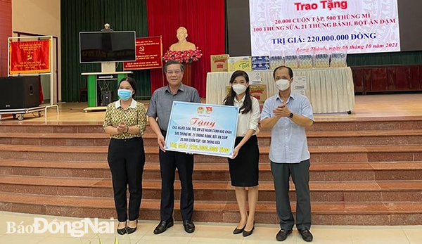 Tặng nguồn lực hỗ trợ người dân và thiếu nhi khó khăn tại H.Long Thành