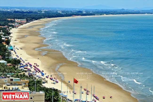 Bestowed with long sandy beach with calm crystal blue water, Ba Ria – Vung Tau is a perfect getaway for tourists. 