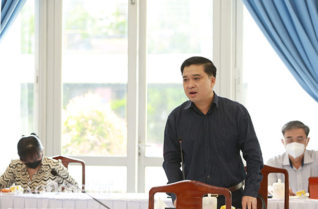 Giám đốc Sở KH-ĐT Hồ Văn Hà phát biểu tại cuộc họp. Ảnh: Huy Anh