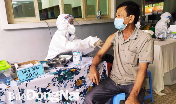 Tiêm vaccine cho người dân trên địa bàn TP.Long Khánh