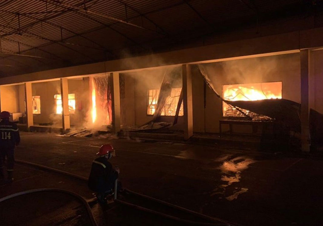 A fire erupts at a warehouse in Dong Nai Province – PHOTO: LDO