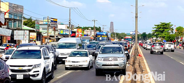 Đường cao tốc Biên Hòa - Vũng Tàu khi hoàn thành xây dựng sẽ góp phần giải quyết tình trạng quá tải trên tuyến quốc lộ 51. Ảnh: P.TÙNG