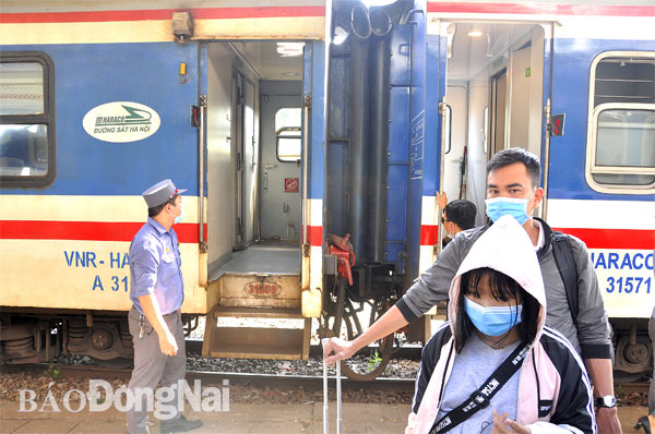 Khách đi tàu hỏa tại ga Biên Hòa phải đảm bảo các quy định phòng dịch Covid-19