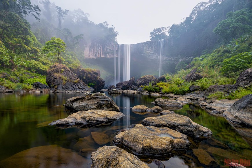 Getting to the Hang En Waterfall is a challenge as travellers have to negotiate a two-day journey on the dangerous jungle path. 