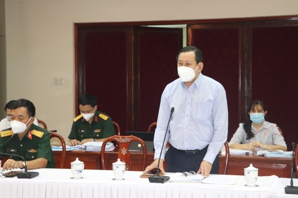 Giám đốc Sở TN-MT Đặng Minh Đức phát biểu tại cuộc họp.