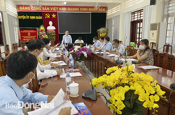 Đoàn giám sát Ban Tuyên giáo Tỉnh ủy làm việc tại Huyện ủy Định Quán.