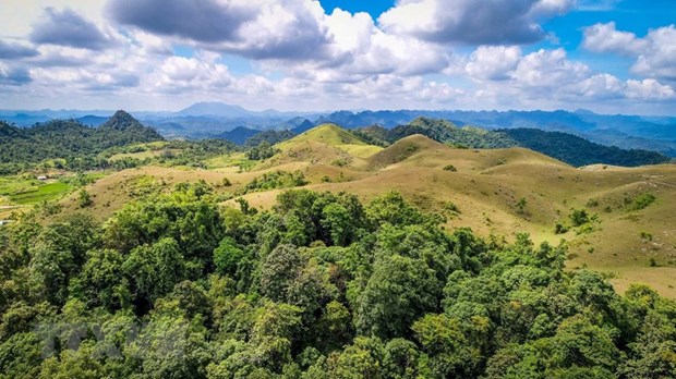 Nang Tien Mountain is endowed with a wild and sumptuous magnificence.