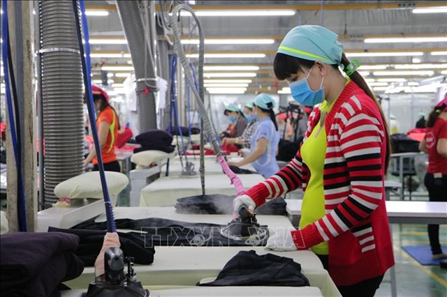 A textile and garment plant in Đồng Nai. The province and its companies are making efforts to get back workers who went back to their hometowns in other provinces. — VNA/VNS Photo