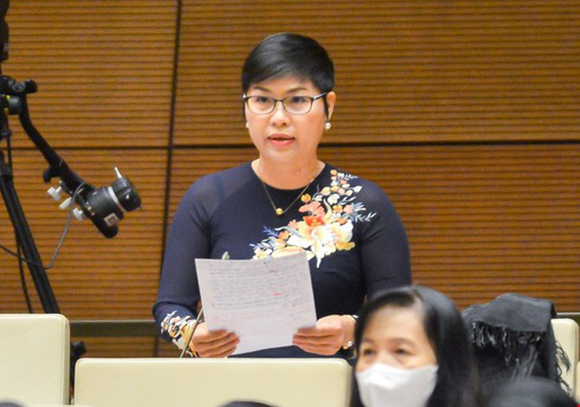 Delegate Do Thi Thu Hang is delvering her speech