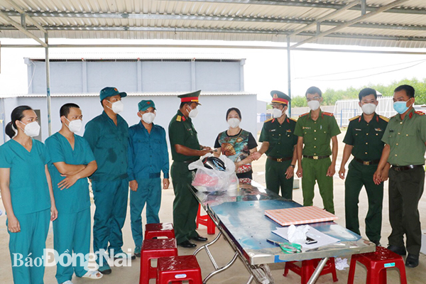  Bàn giao lại 50 triệu đồng và tư trang cá nhân cho bà Nguyễn Thị Ngọc Thủy