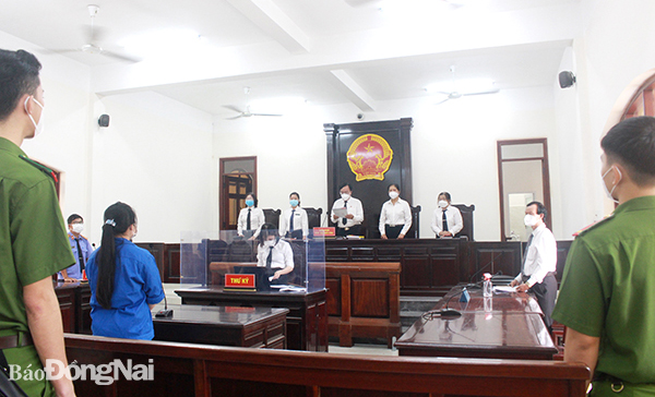 Bị cáo L.T.N.Q. bị TAND tỉnh đưa ra xét xử về tội giết người trong phiên tòa thân thiện dành cho người phạm tội dưới 18 tuổi. Ảnh: Tố Tâm