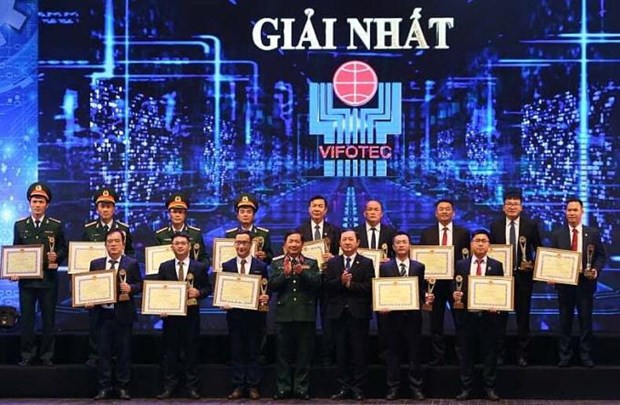 Winners of Vietnam Science & Technology Innovation Awards 2020 honoured.